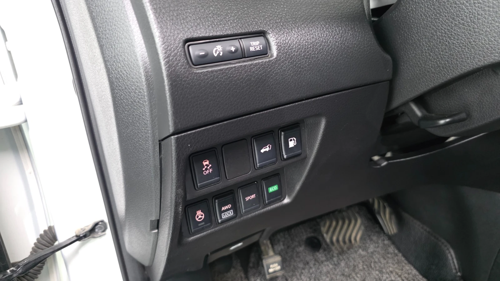 Nissan X-trail 2.5 4WD * ПОДГРЕВ * ПАНОРАМА * КАМЕРА, снимка 15 - Автомобили и джипове - 56115951