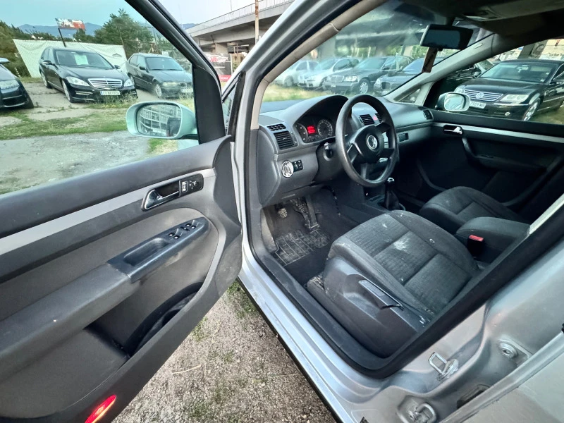 VW Touran 1.9TDI, снимка 8 - Автомобили и джипове - 46491670