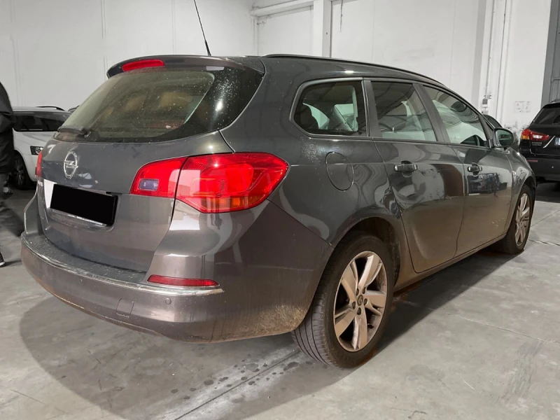 Opel Astra 1.4T LPG, снимка 2 - Автомобили и джипове - 48063446