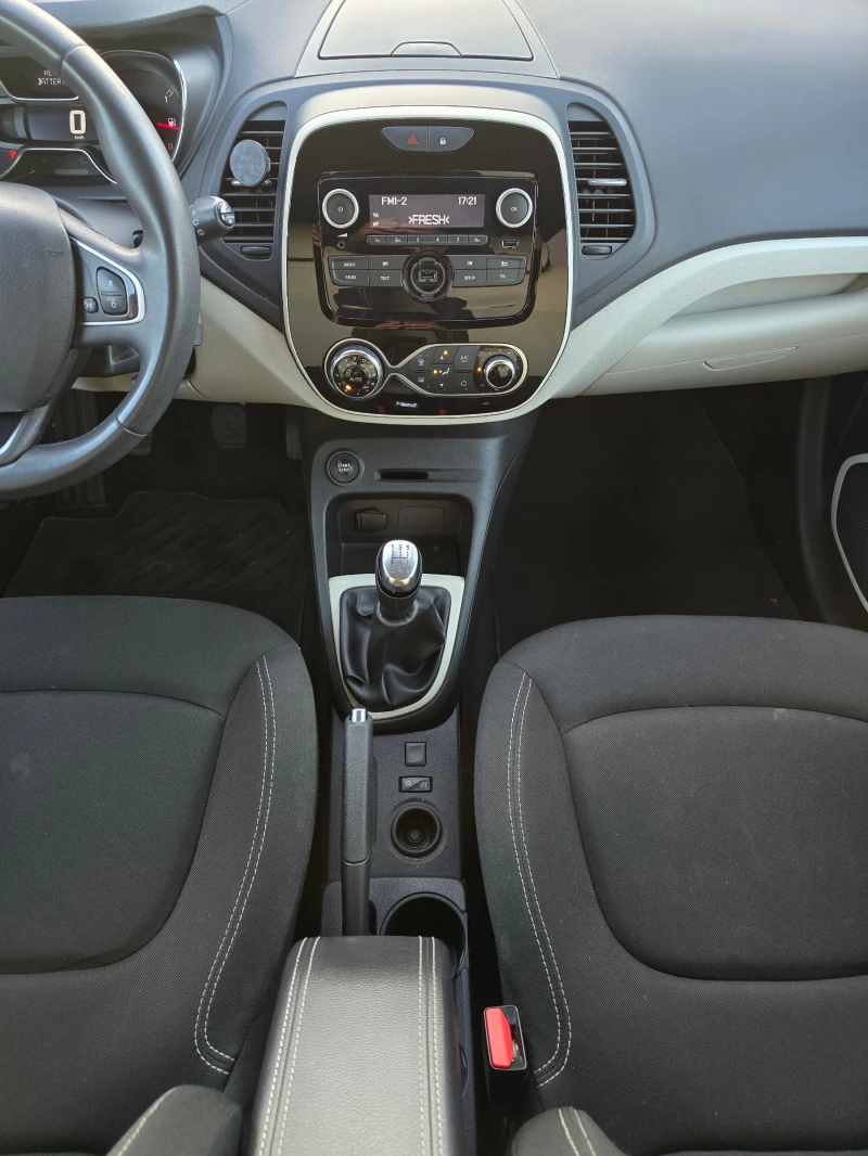 Renault Captur 1.5 dCi, снимка 9 - Автомобили и джипове - 52472828