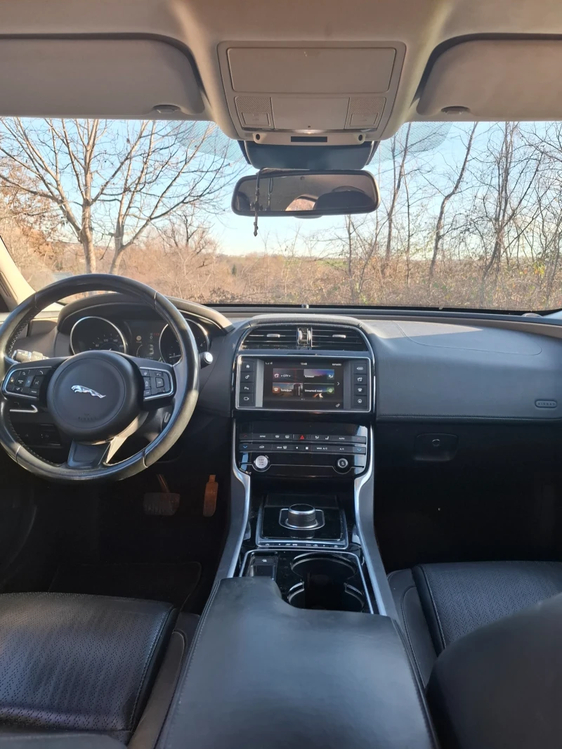 Jaguar XE, снимка 8 - Автомобили и джипове - 52849862