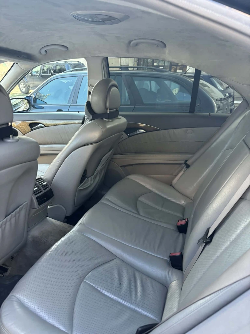 Mercedes-Benz E 320, снимка 5 - Автомобили и джипове - 52905845