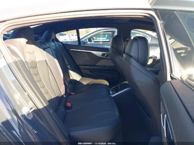 BMW 850 4.4l MI Gtan Coupe xDrive, снимка 8 - Автомобили и джипове - 53215033