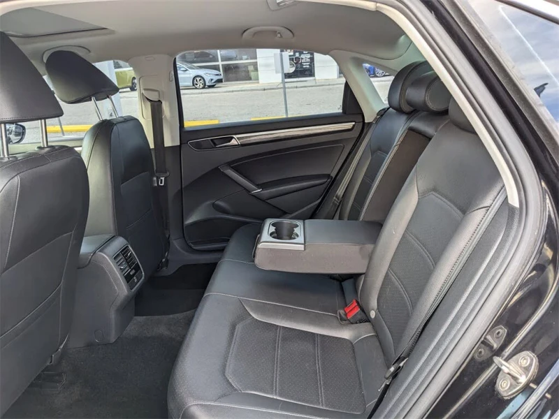 VW Passat  !2.0T SE FWD!* АвтоКредит* Цена до БГ* , снимка 13 - Автомобили и джипове - 53340730