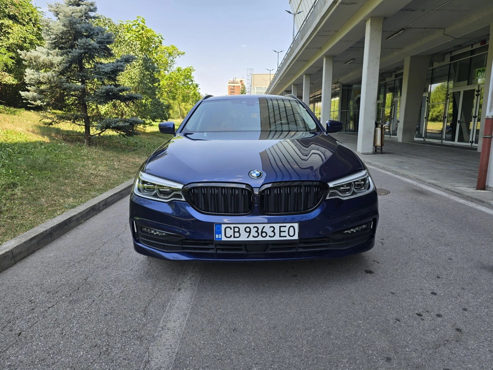 BMW 520 520i/184КС/ЛЕД/ДИСТР/КОЖА - изображение 2