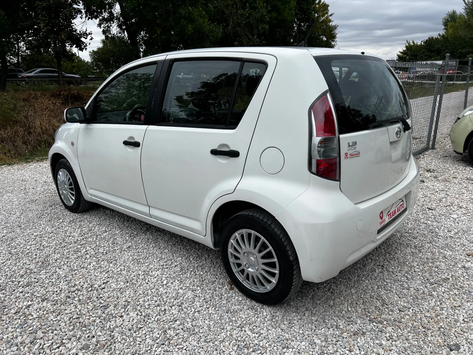 Daihatsu Sirion 1.3i 4x4 167000km - изображение 5