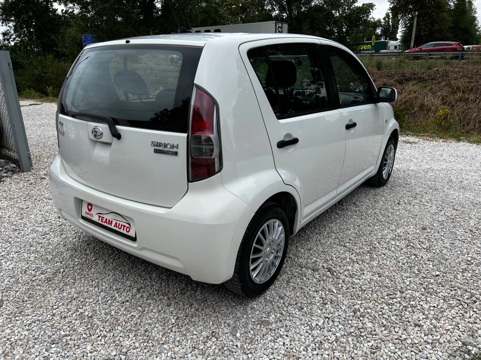 Daihatsu Sirion 1.3i 4x4 167000km - изображение 4