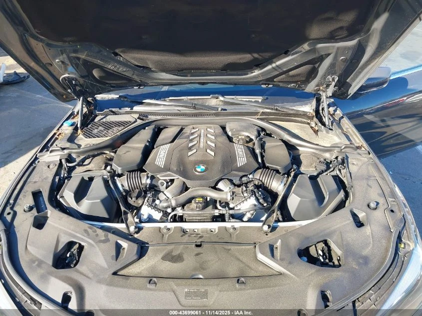 BMW 850 4.4l MI Gtan Coupe xDrive - изображение 10