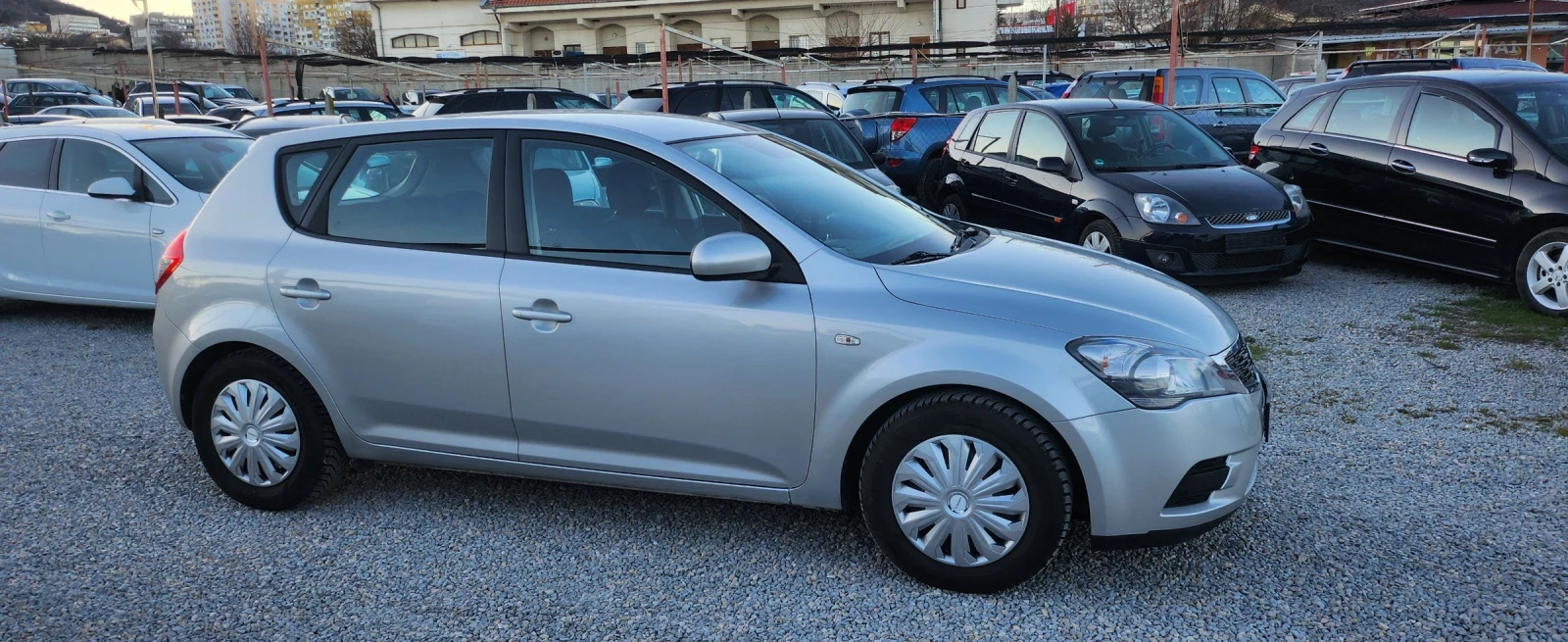 Kia Ceed 1.6GRDI 90коня 6 скорости, снимка 8 - Автомобили и джипове - 53834844