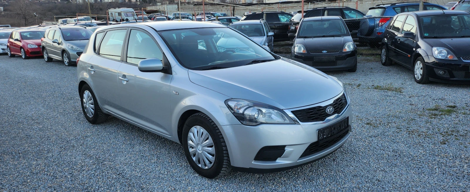 Kia Ceed 1.6GRDI 90коня 6 скорости, снимка 3 - Автомобили и джипове - 53834844