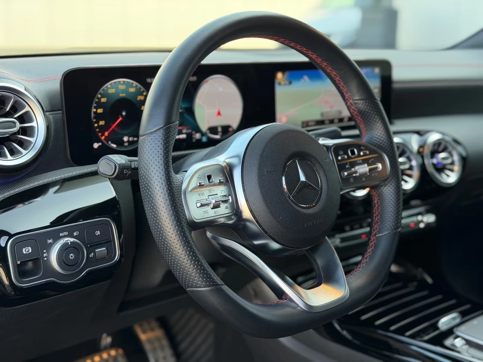 Mercedes-Benz CLA 45 AMG 4MATIC/387HP/NIGHT/SHOOTING-BRAKE/DISTR/LED/953g, снимка 10 - Автомобили и джипове - 53904257