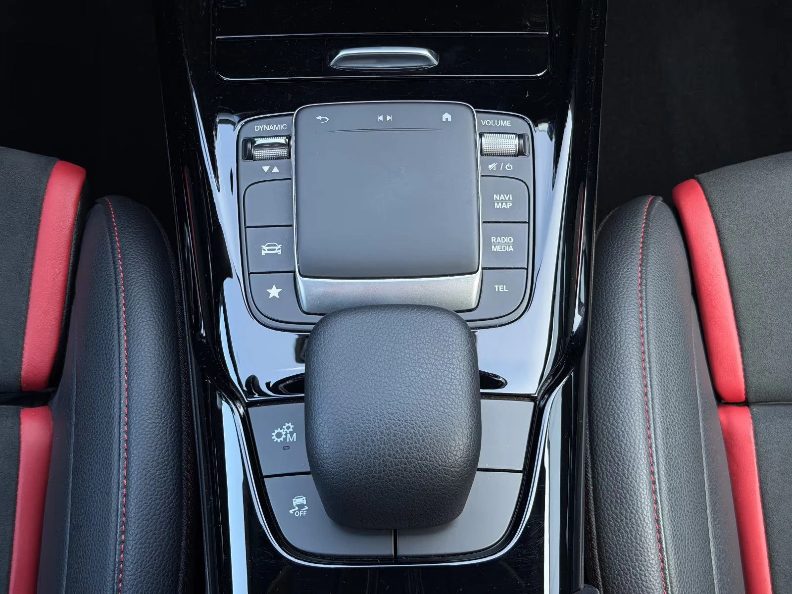 Mercedes-Benz CLA 45 AMG 4MATIC/387HP/NIGHT/SHOOTING-BRAKE/DISTR/LED/953g, снимка 14 - Автомобили и джипове - 53904257