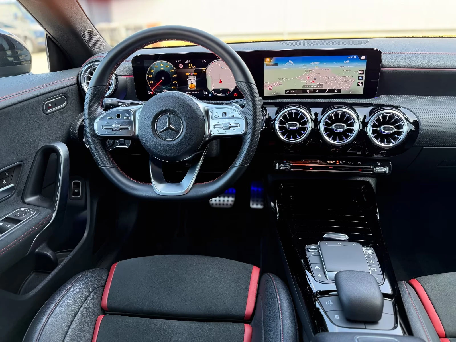 Mercedes-Benz CLA 45 AMG 4MATIC/387HP/NIGHT/SHOOTING-BRAKE/DISTR/LED/953g, снимка 11 - Автомобили и джипове - 53904257