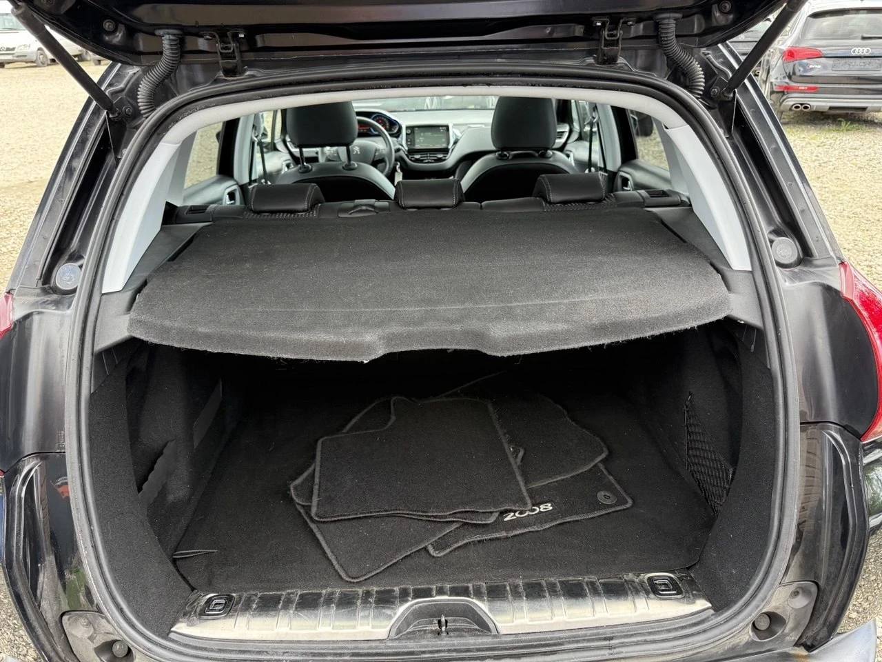 Peugeot 2008 1.6 HDI-PANORAMA-KAMERA , снимка 17 - Автомобили и джипове - 54150088