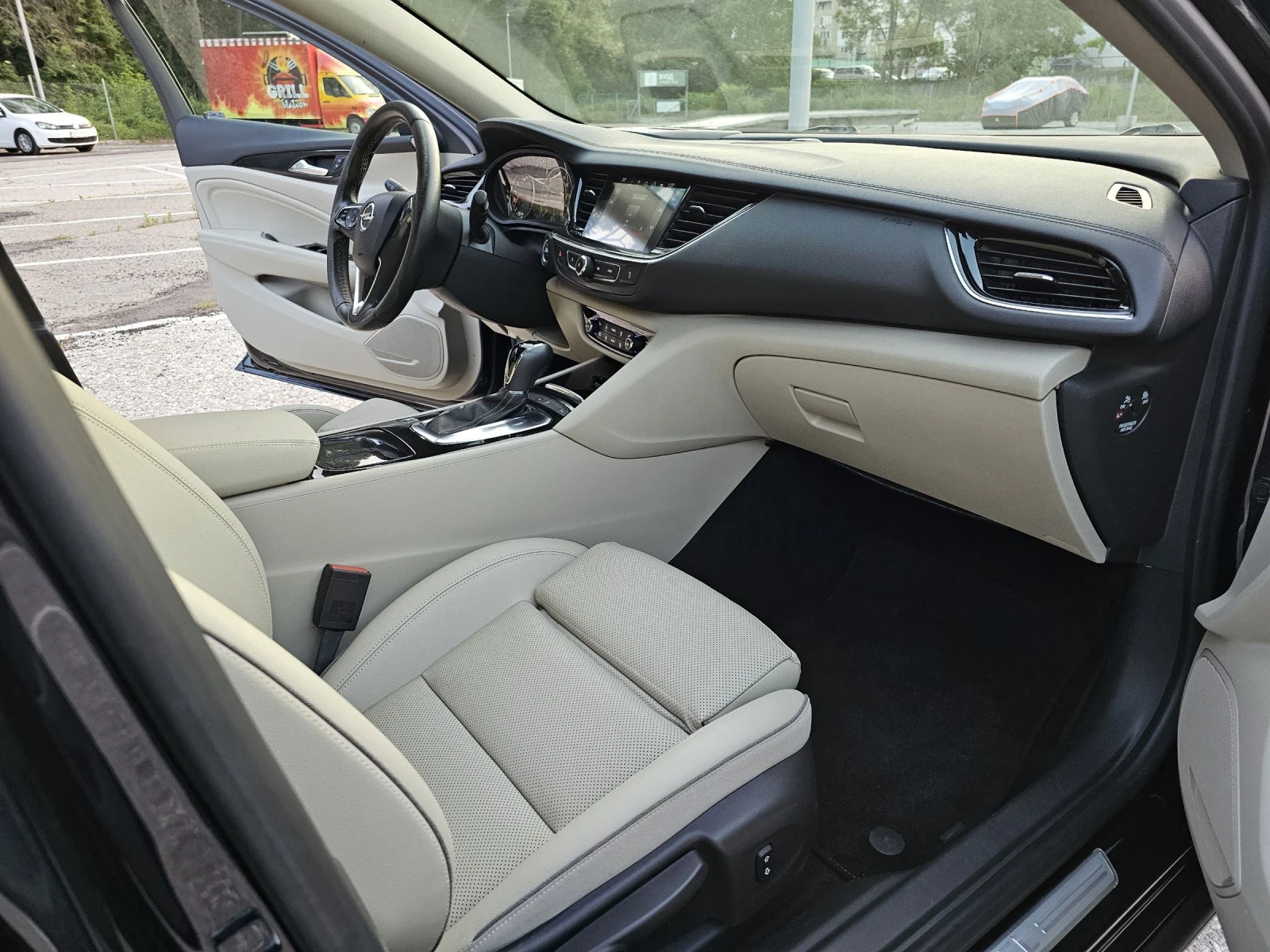 Opel Insignia Бяла кожа, обдухване, подгрев. Колата е като нова, снимка 10 - Автомобили и джипове - 54620733