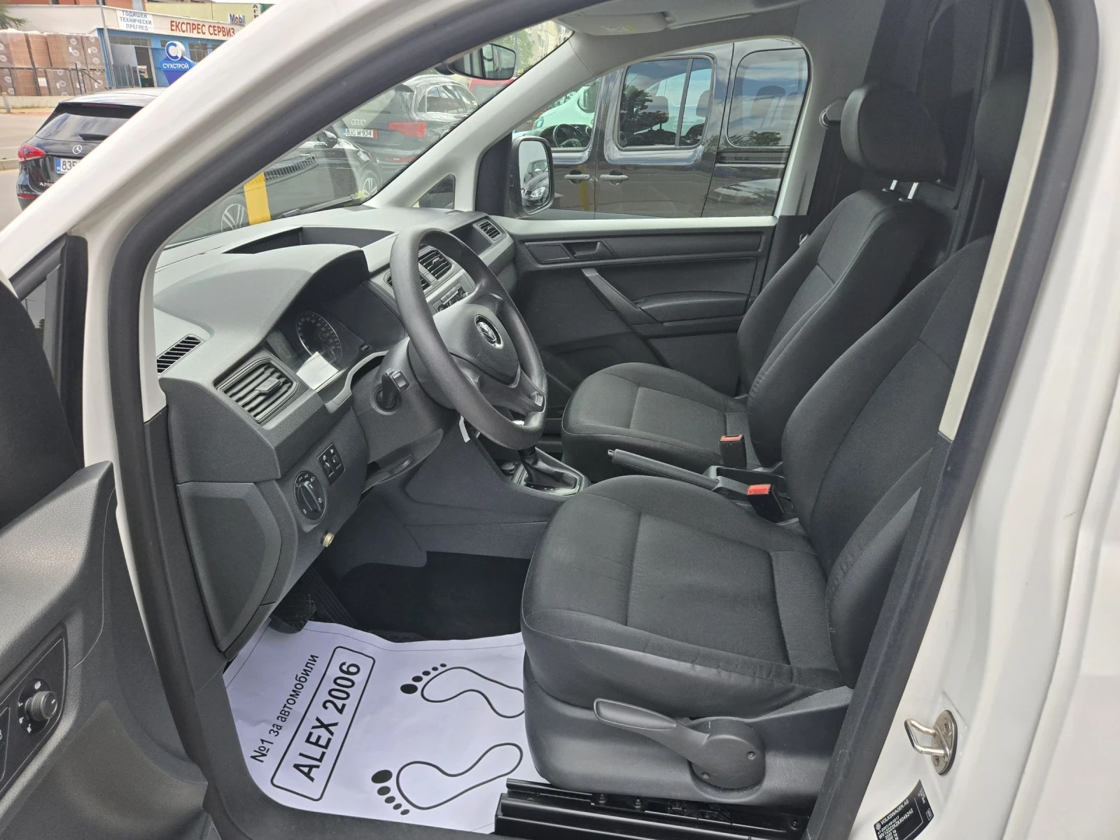 VW Caddy 2.0 TDI MAXI автоматик, снимка 6 - Автомобили и джипове - 54628672