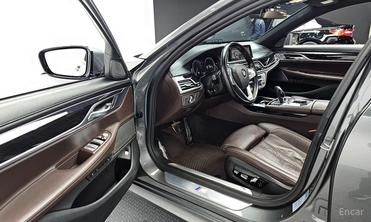 BMW 740 ОБДУХВАНЕ * ДИСТРОНИК * HEAD-UP * H/K * , снимка 12 - Автомобили и джипове - 55263022