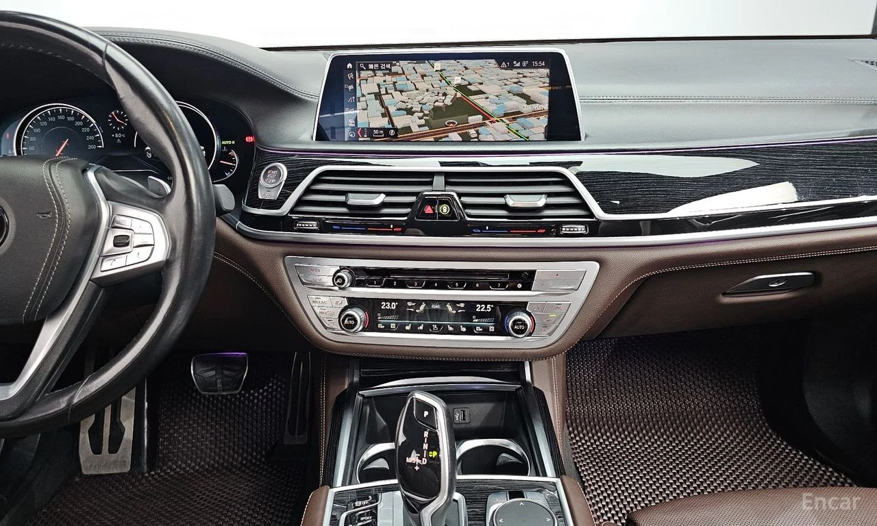 BMW 740 ОБДУХВАНЕ * ДИСТРОНИК * HEAD-UP * H/K * , снимка 15 - Автомобили и джипове - 55263022