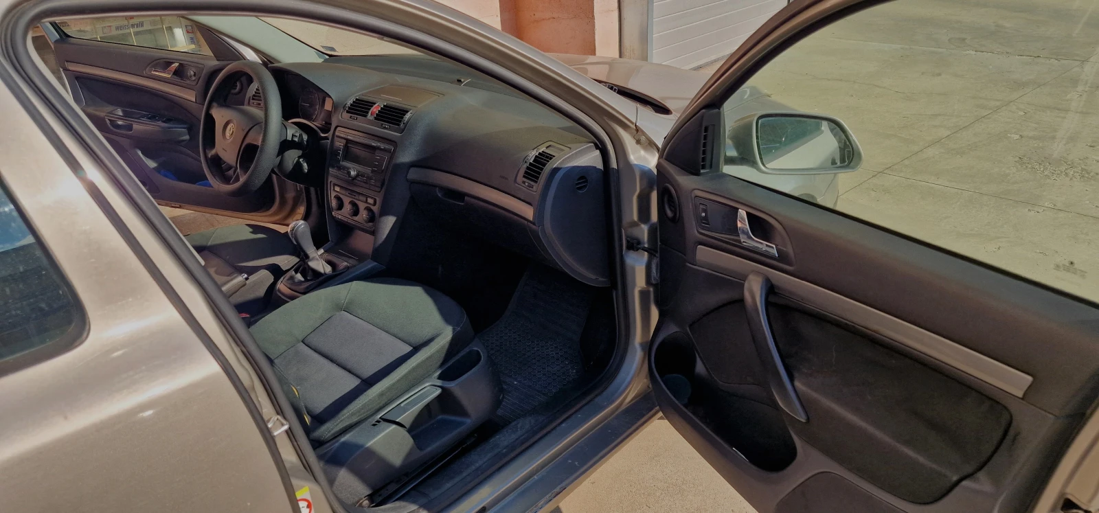 Skoda Octavia, снимка 9 - Автомобили и джипове - 55631758