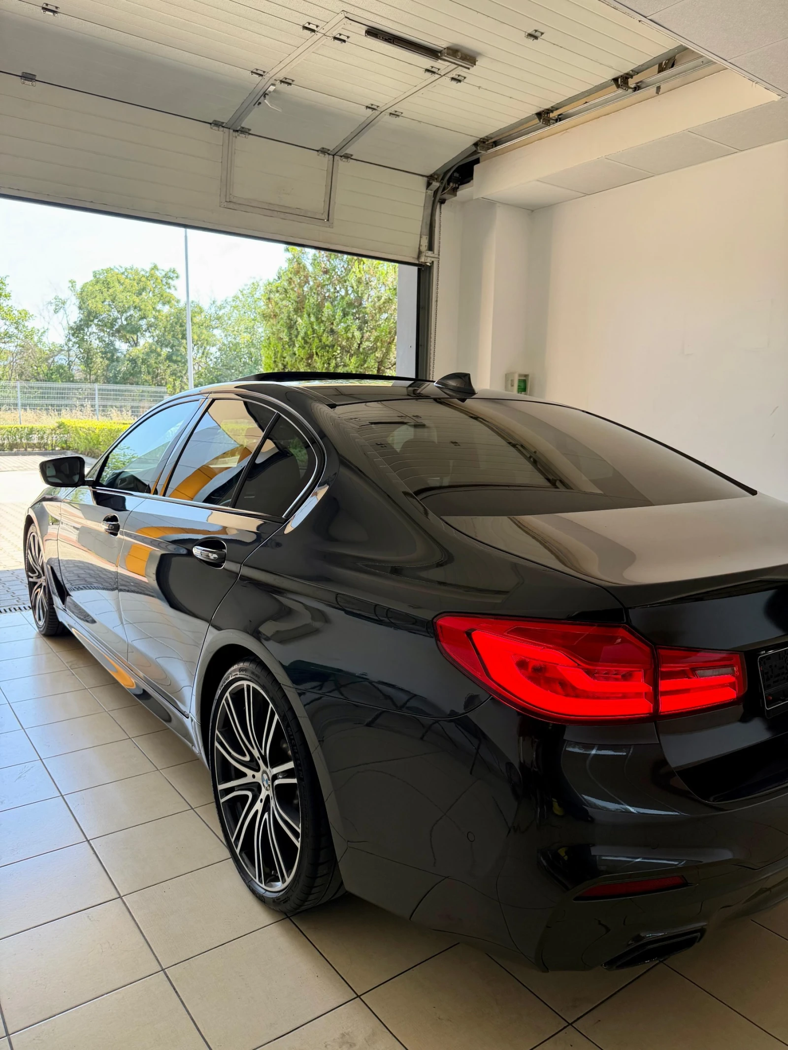 BMW 530 xDrive, снимка 3 - Автомобили и джипове - 55643301