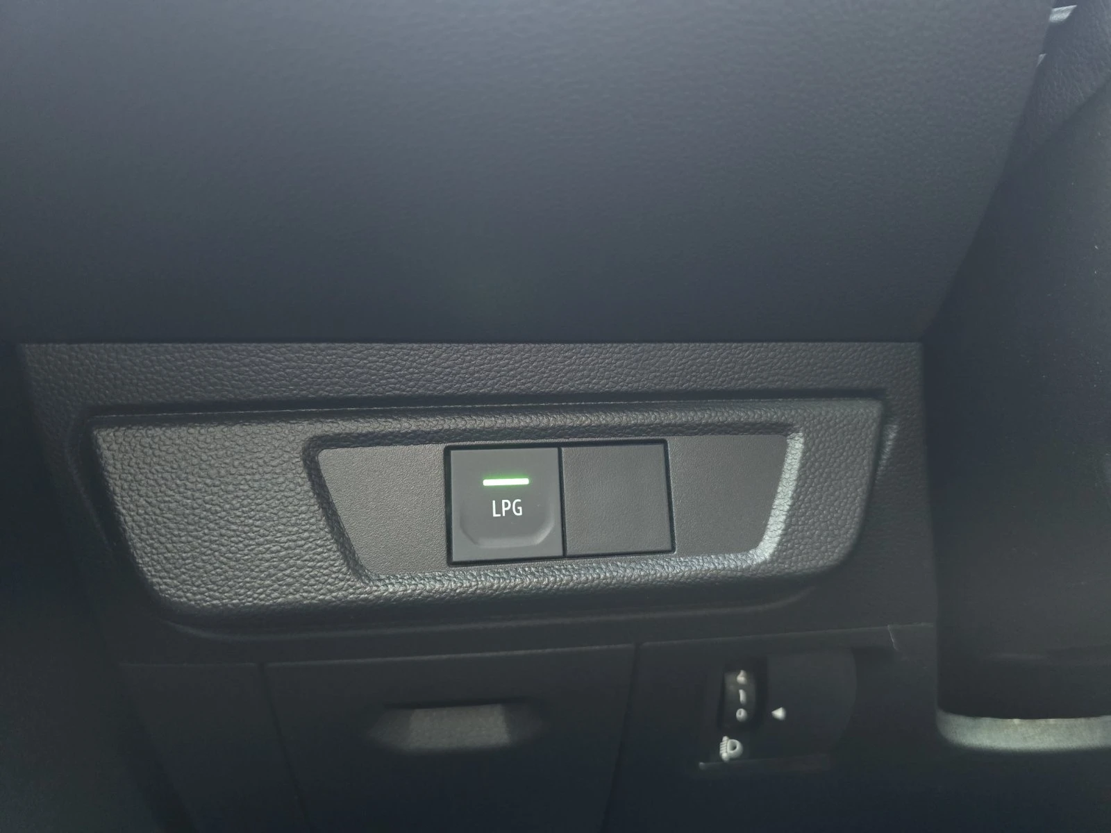 Dacia Jogger 1.0 TCe 90 Stop&Start LPG, снимка 12 - Автомобили и джипове - 55833722