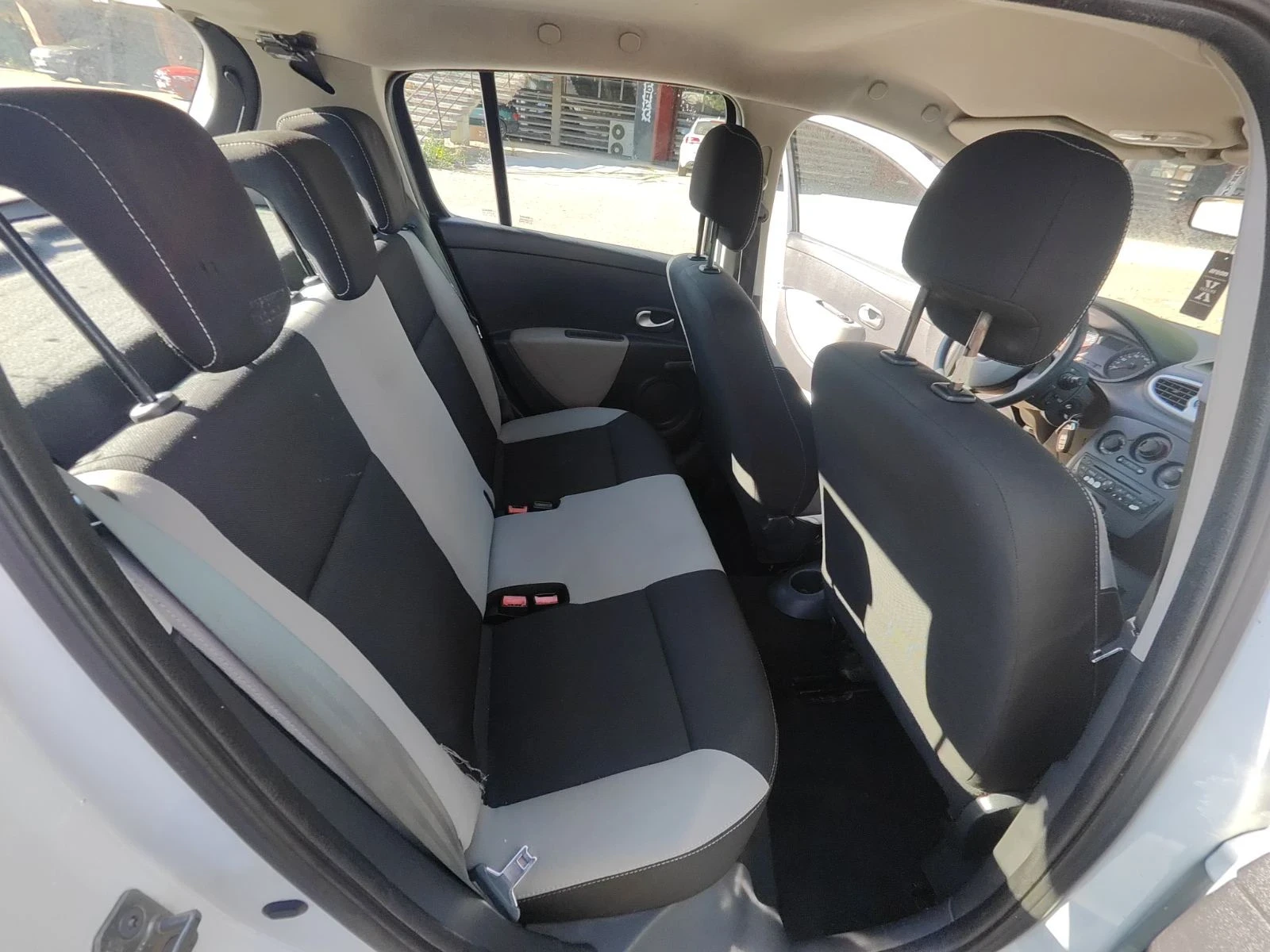 Renault Clio, снимка 13 - Автомобили и джипове - 56641881