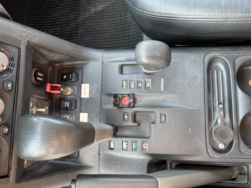 Mitsubishi Pajero 3.2 DI-D, снимка 9 - Автомобили и джипове - 51137582