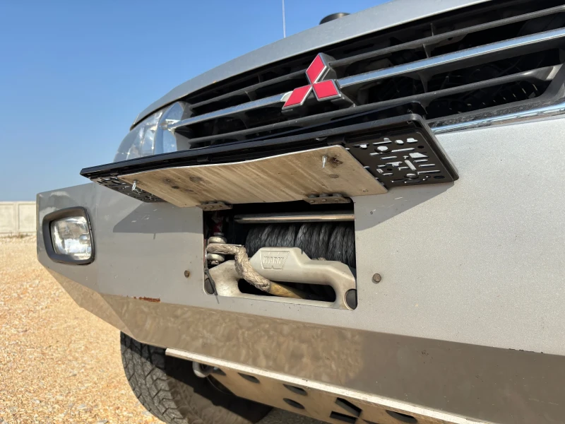 Mitsubishi Pajero 3.2 DI-D, снимка 16 - Автомобили и джипове - 51137582