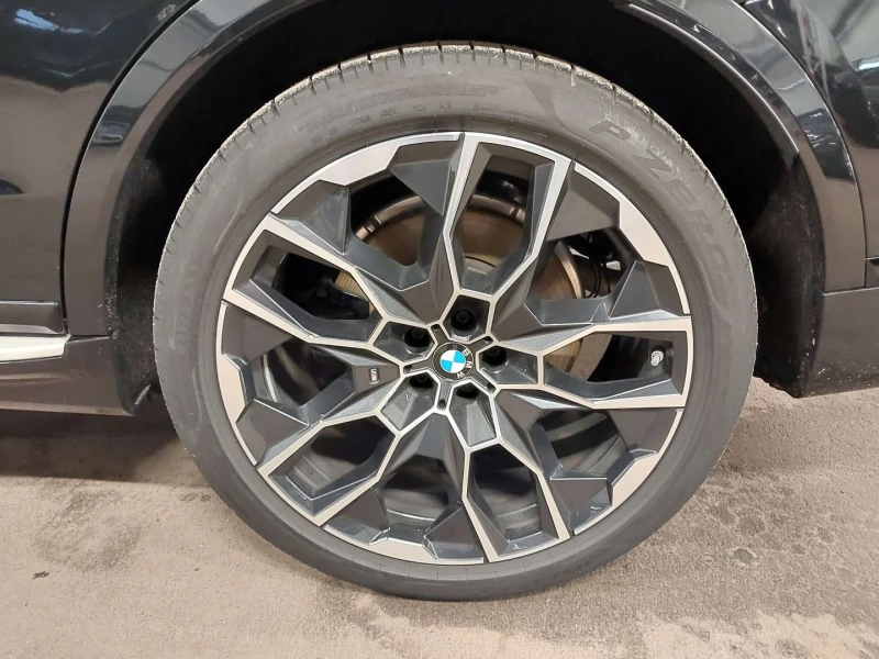 BMW X7 M SPORT PRO* XDRIVE* SWAROWSKI* SKY LOUNGE* 360* , снимка 3 - Автомобили и джипове - 52492647