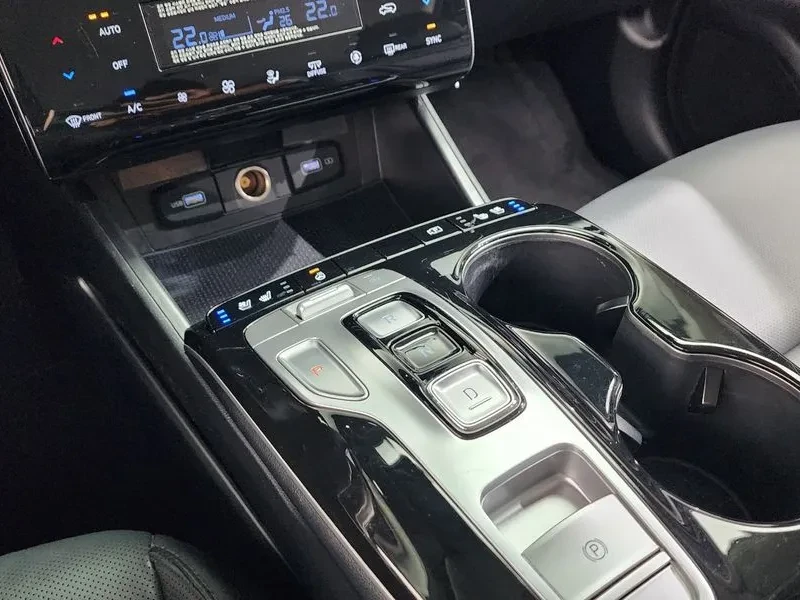 Hyundai Tucson Diesel 2.0 2Wd Modern, снимка 9 - Автомобили и джипове - 55088041