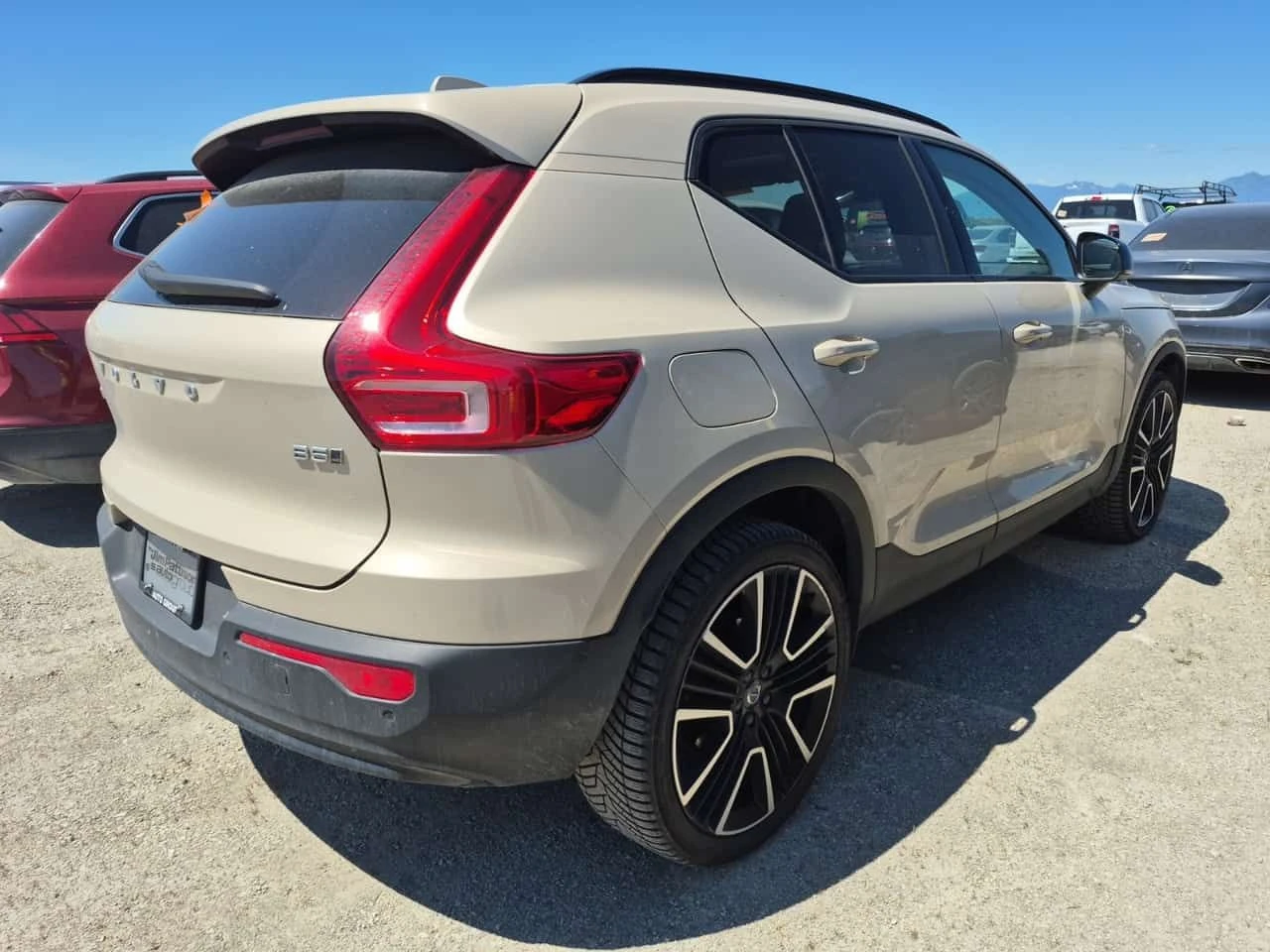 Volvo XC40 ULTRA DARK THEME| ПОДГРЕВИ| ПАМЕТ| 2 КЛЮЧА| , снимка 3 - Автомобили и джипове - 54790868