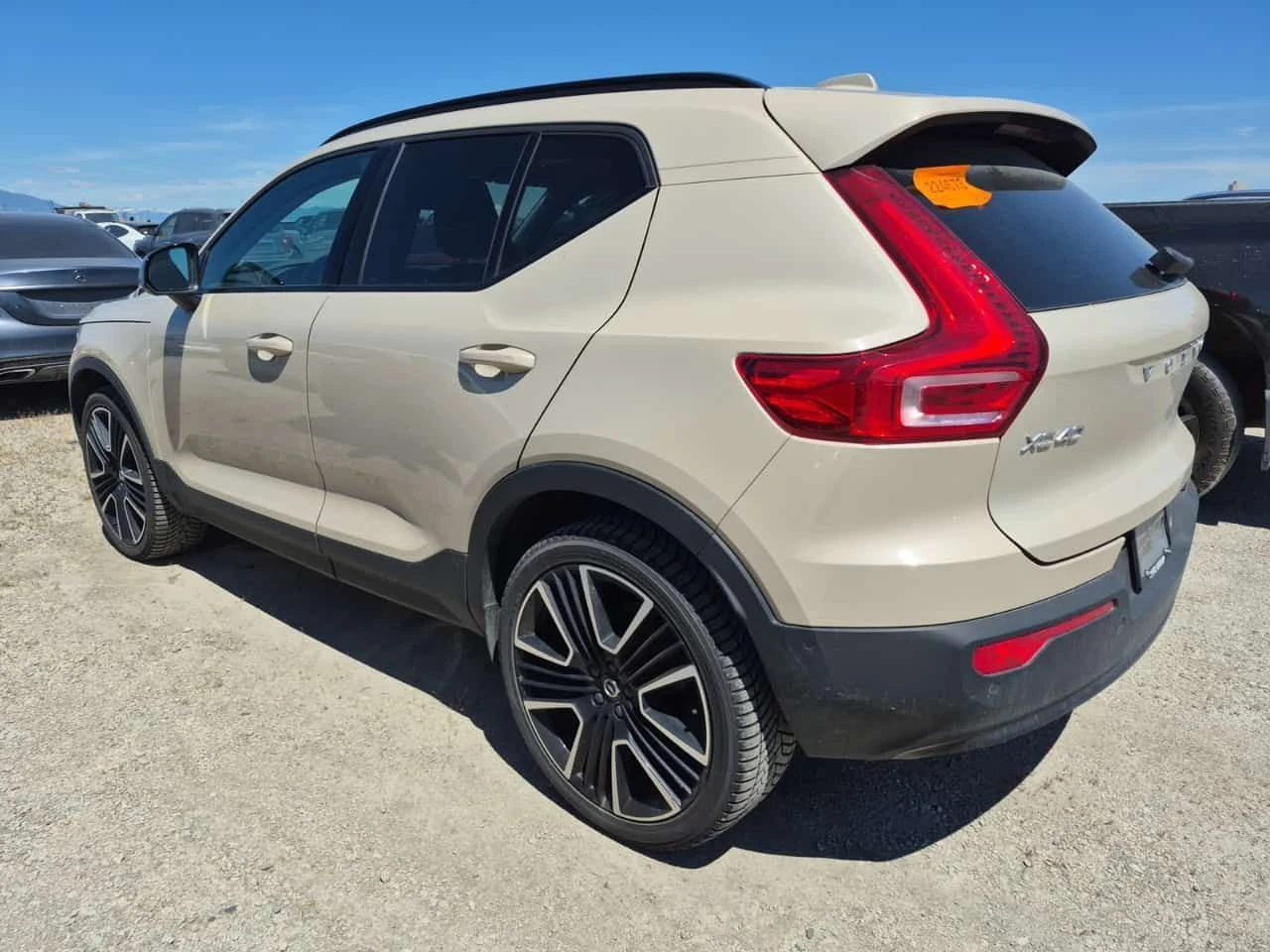 Volvo XC40 ULTRA DARK THEME| ПОДГРЕВИ| ПАМЕТ| 2 КЛЮЧА| , снимка 4 - Автомобили и джипове - 54790868