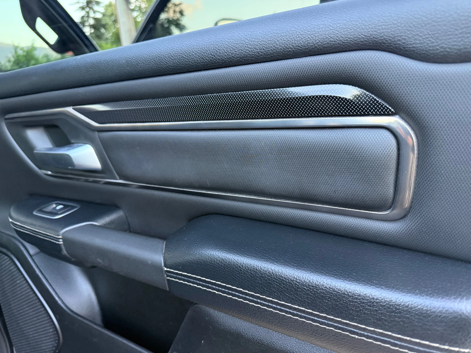Dodge Ram ЛИФТ* 35ци ГУМИ* LPG* ФУУЛ ЕКСТРИ* КАРБОН* АLPINE , снимка 10 - Автомобили и джипове - 54973886