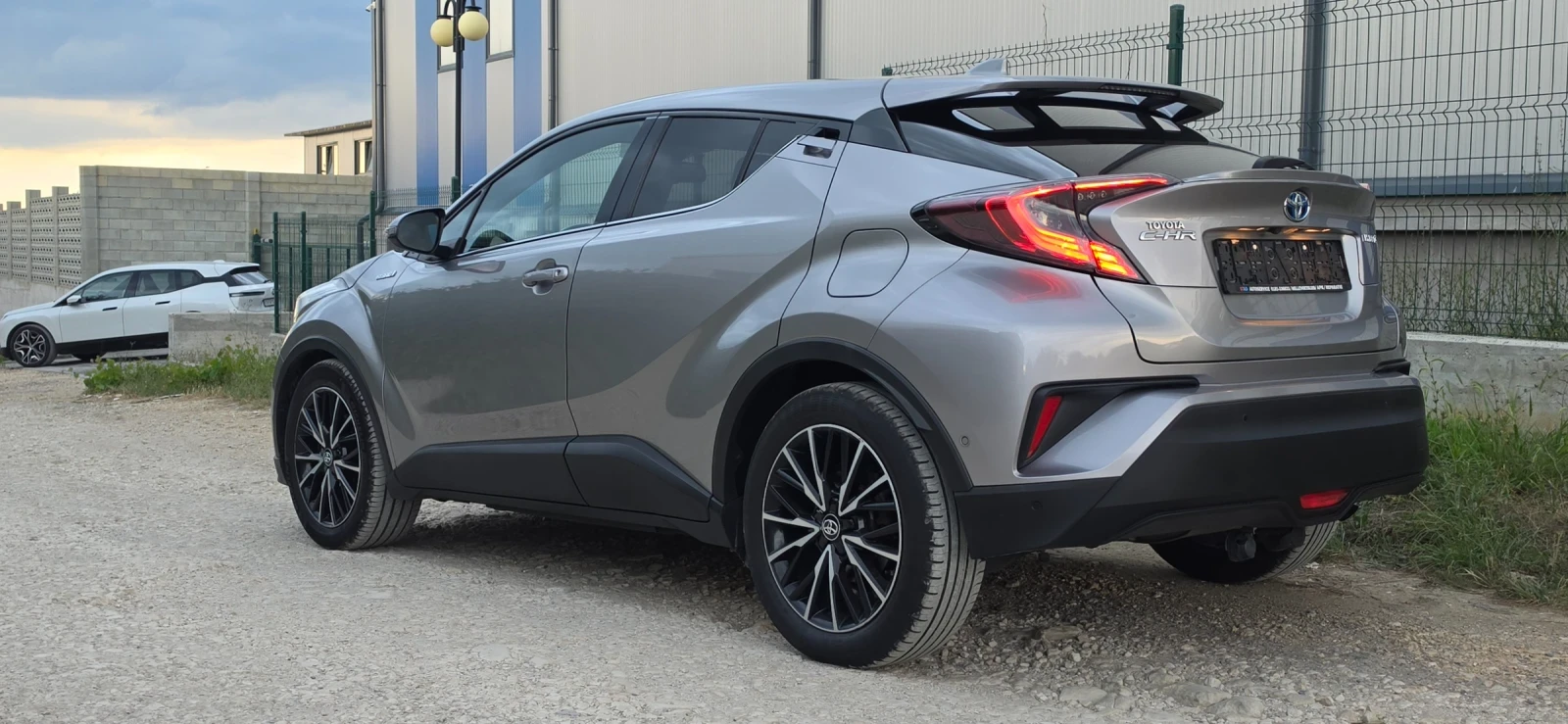 Toyota C-HR 1.8, Кожа, Дистроник, Холандия, снимка 11 - Автомобили и джипове - 55425298