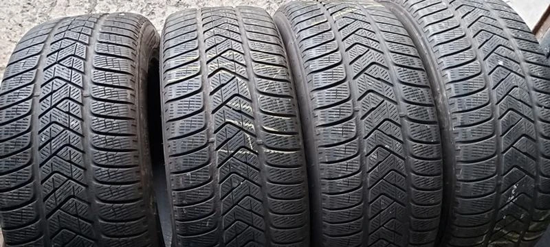 Гуми Зимни 235/60R18, снимка 1 - Гуми и джанти - 30950788