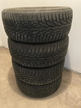 Гуми Зимни 225/50R17, снимка 1 - Гуми и джанти - 47283191