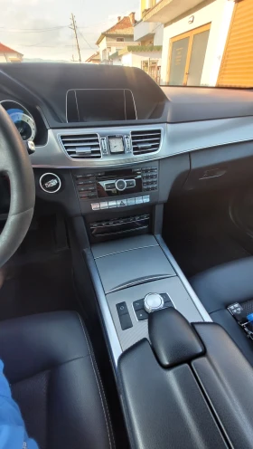 Mercedes-Benz E 220, снимка 13