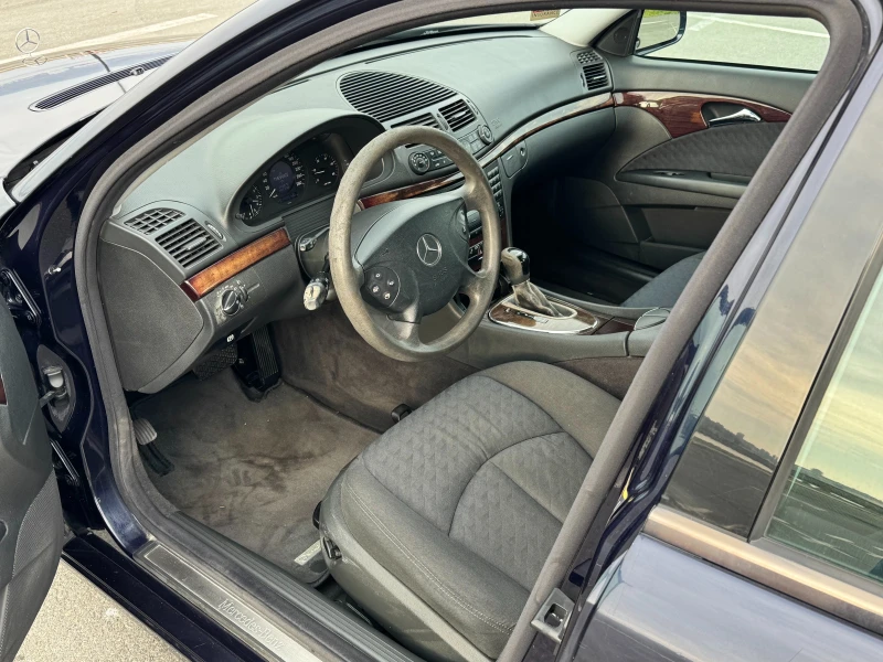 Mercedes-Benz E 220, снимка 9 - Автомобили и джипове - 48199845