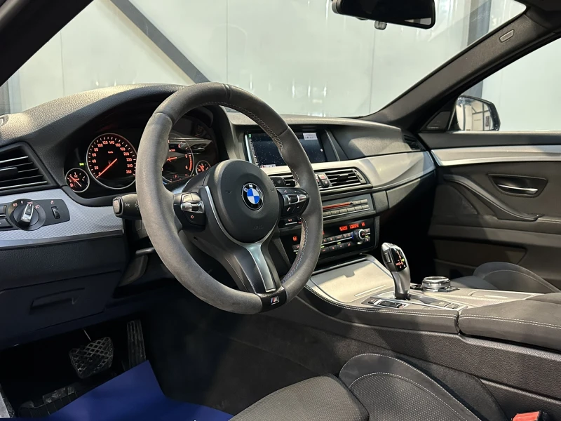 BMW 530 XD * M SPORT* ПАНОРАМА* ПОДГРЕВ* HARMAN* NAVI* M, снимка 10 - Автомобили и джипове - 48721600