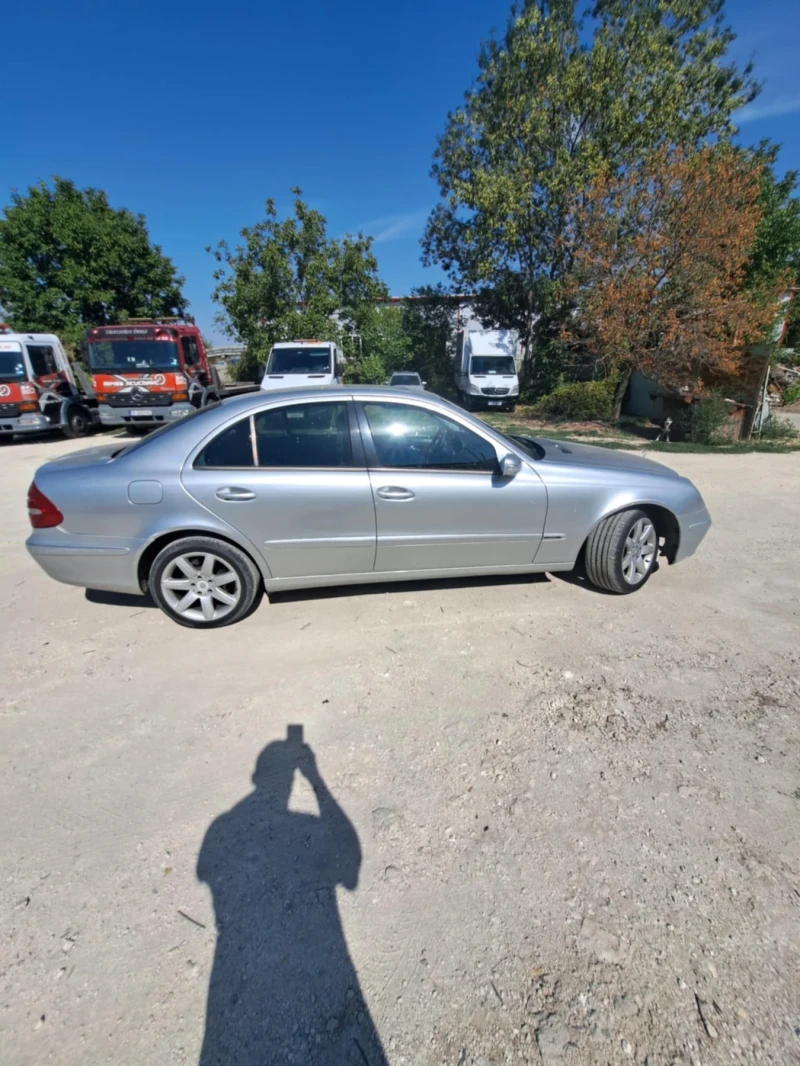 Mercedes-Benz E 220, снимка 4 - Автомобили и джипове - 49021019