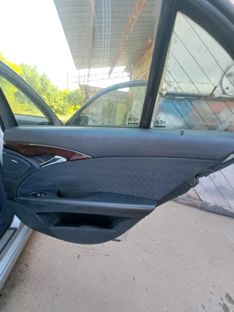 Mercedes-Benz E 220, снимка 8 - Автомобили и джипове - 49021019