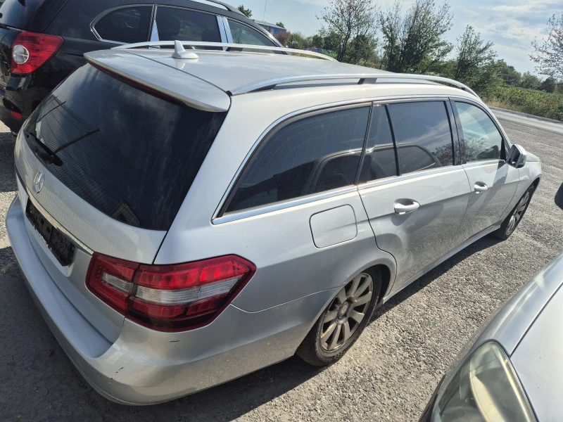 Mercedes-Benz E 220, снимка 3 - Автомобили и джипове - 50879683