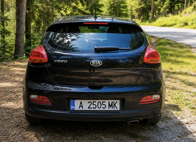 Kia Ceed 1.6 GDI, снимка 3 - Автомобили и джипове - 55415270