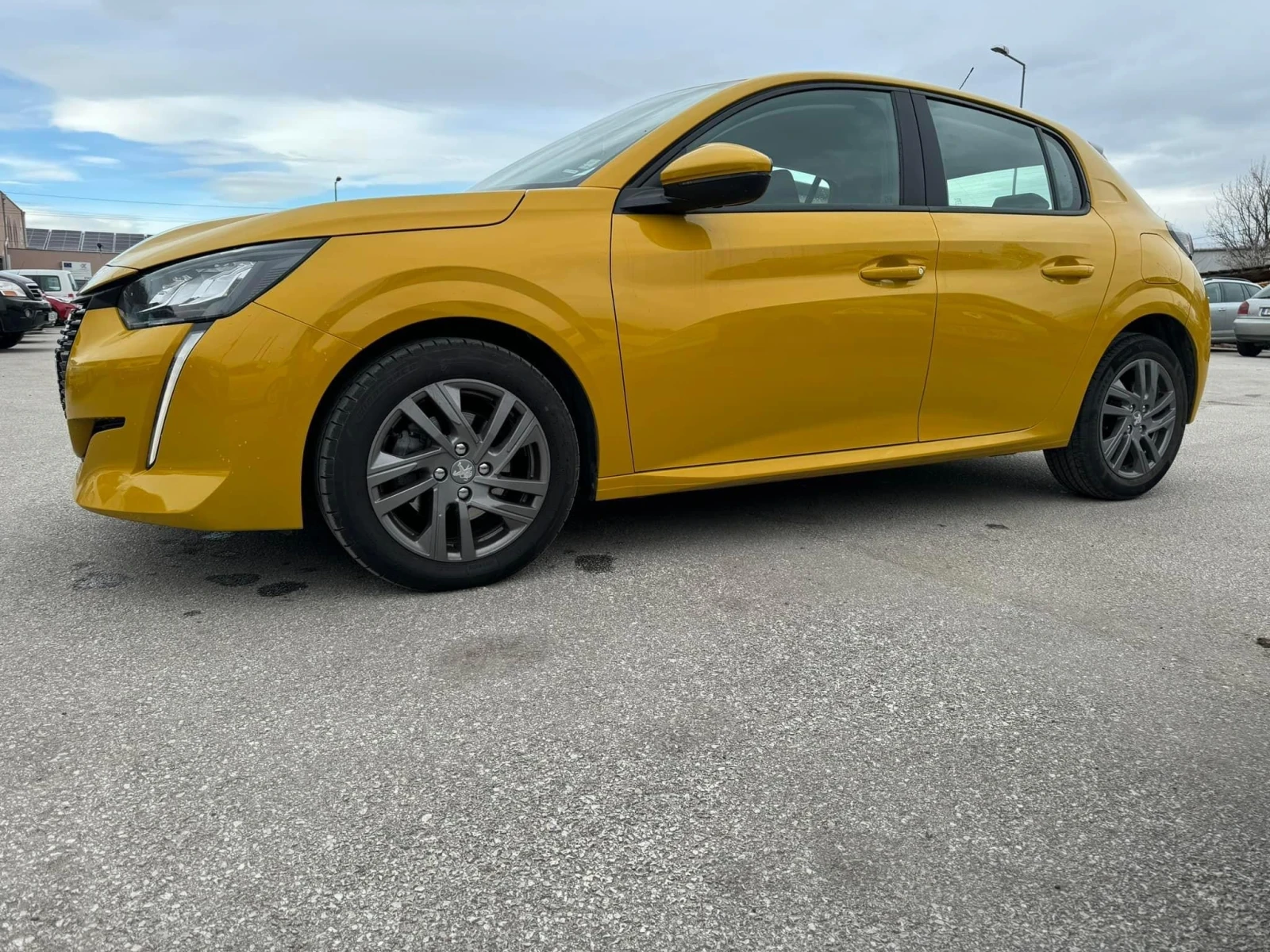 Peugeot 208 1.2  | Mobile.bg   13