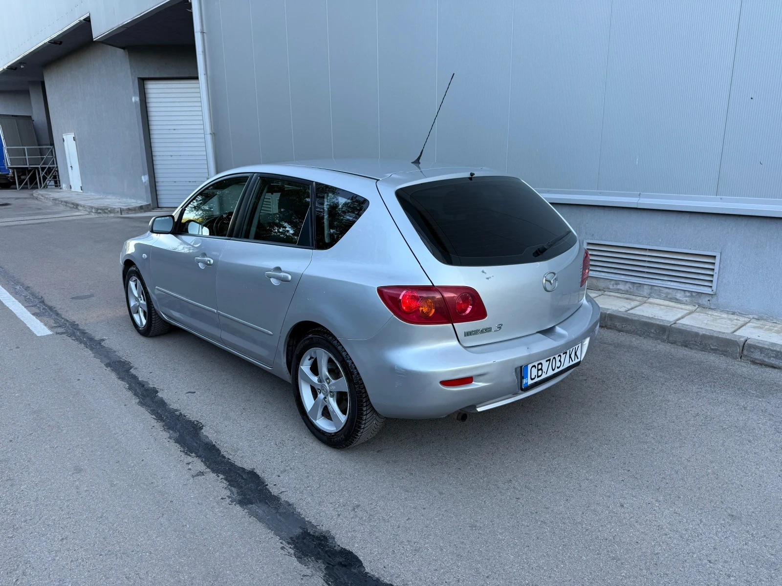 Mazda 3 Автоматик-Газ реални км продава се от собственик - изображение 4