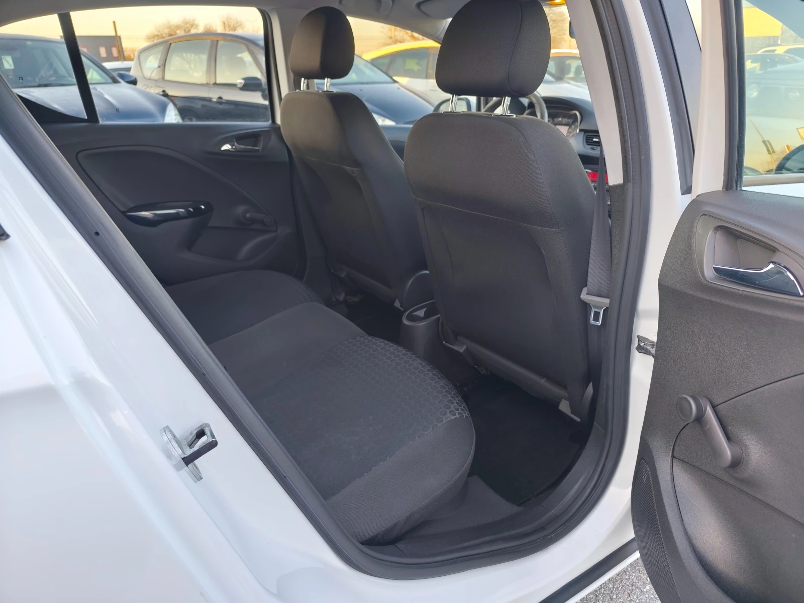 Opel Corsa 1.4i ФАБРИЧНА ГАЗ - изображение 10