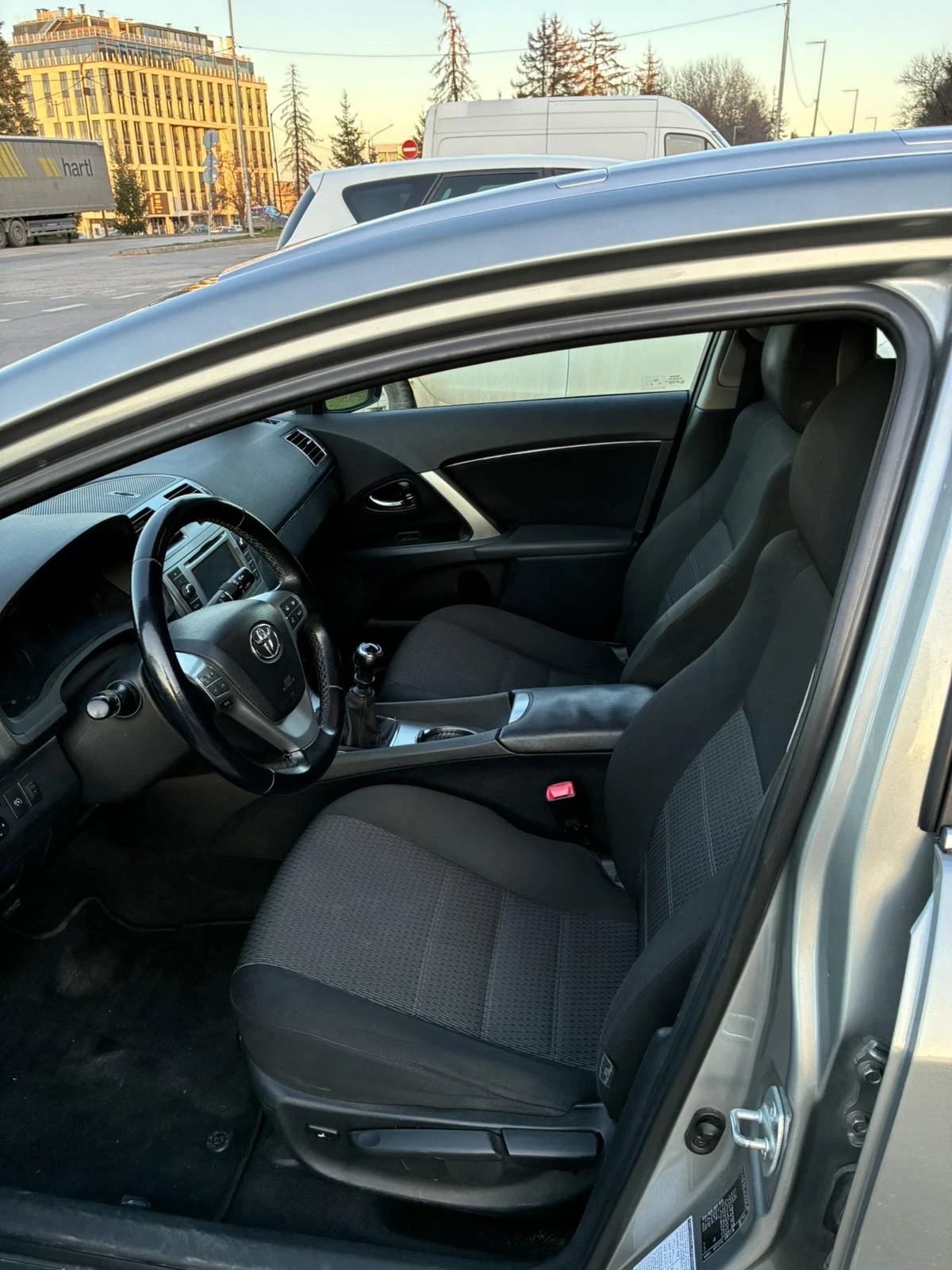 Toyota Avensis 2.2 D4-D, снимка 9 - Автомобили и джипове - 53963459