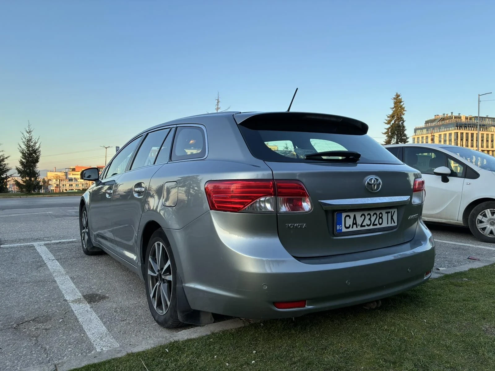 Toyota Avensis 2.2 D4-D, снимка 4 - Автомобили и джипове - 53963459
