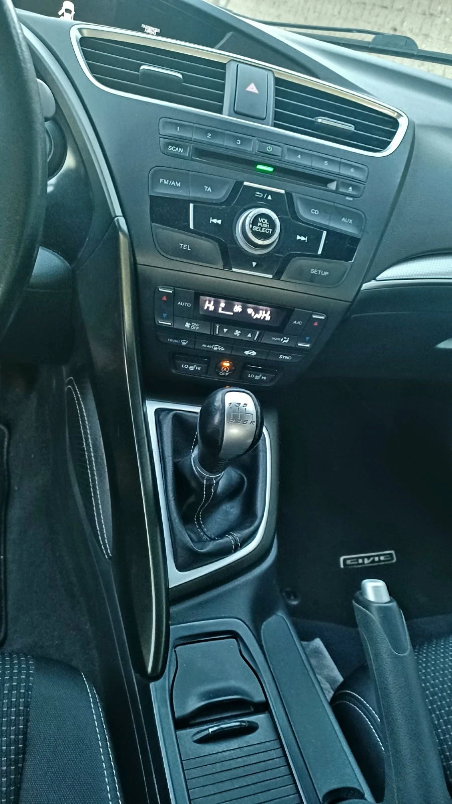 Honda Civic 1.8 I- VTEC Tourer Facelift , снимка 7 - Автомобили и джипове - 53969422