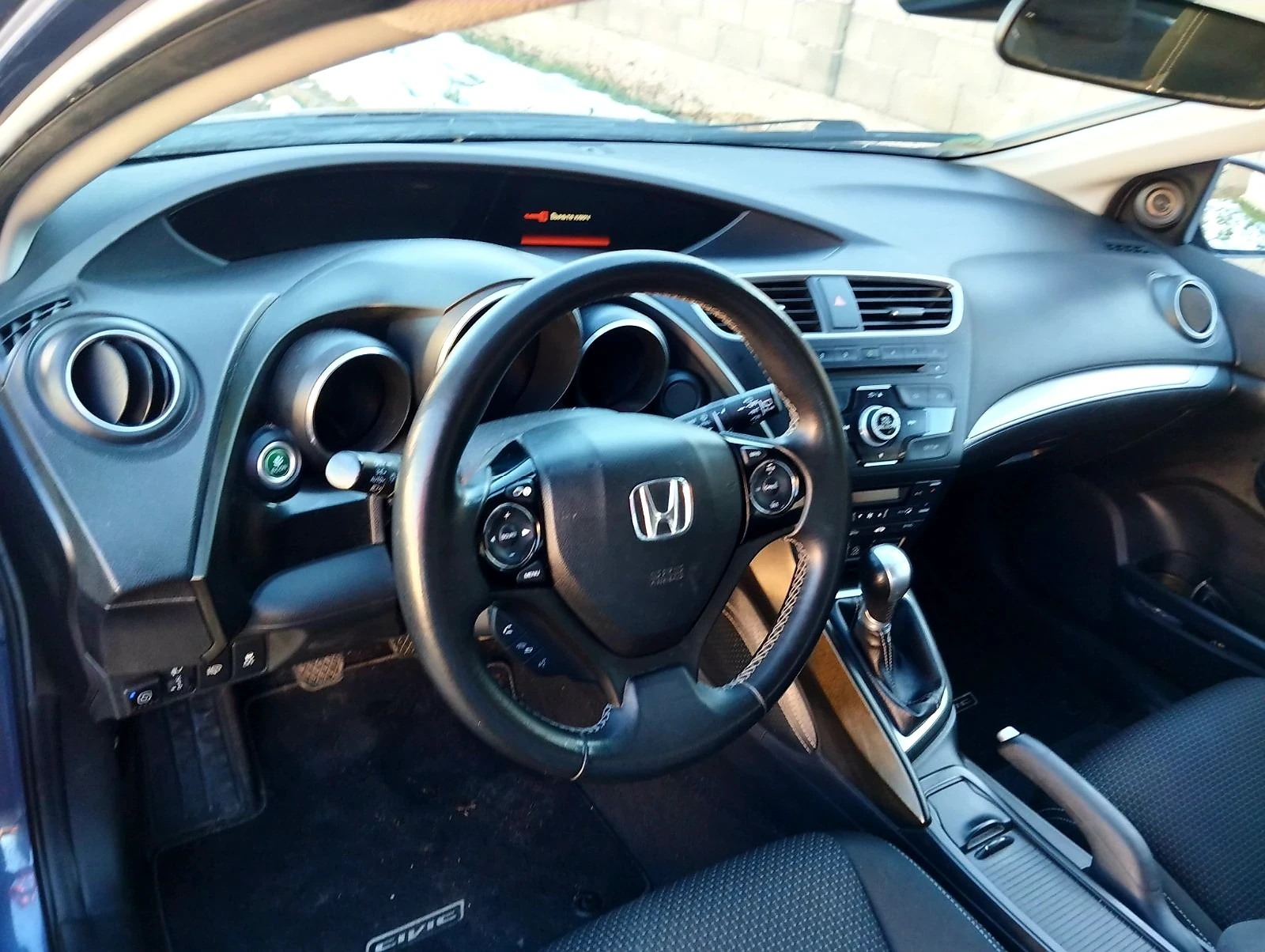 Honda Civic 1.8 I- VTEC Tourer Facelift , снимка 6 - Автомобили и джипове - 53969422